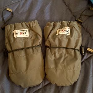 SOLD: Stonz Waterproof Mitts 0-2